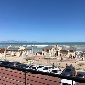 At The - Muizenberg Apartment Cape Town